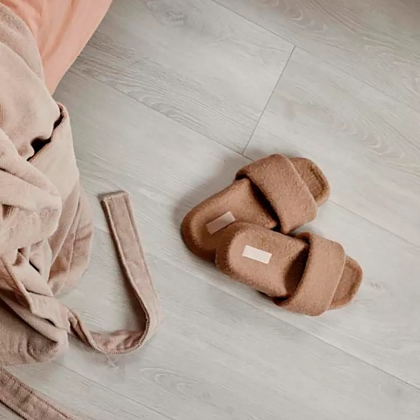 BerryAlloc Ocean+ 8 XL laminatgulv Bloom silver grey 241x2038x8 mm