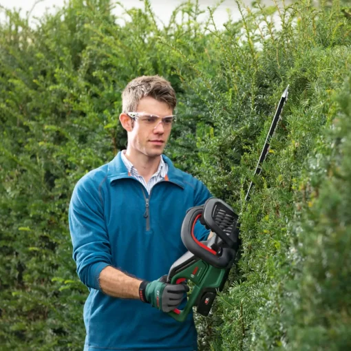 Bosch universal 18V hækkeklipper 55 cm 1x2,5 Ah batteri og lader