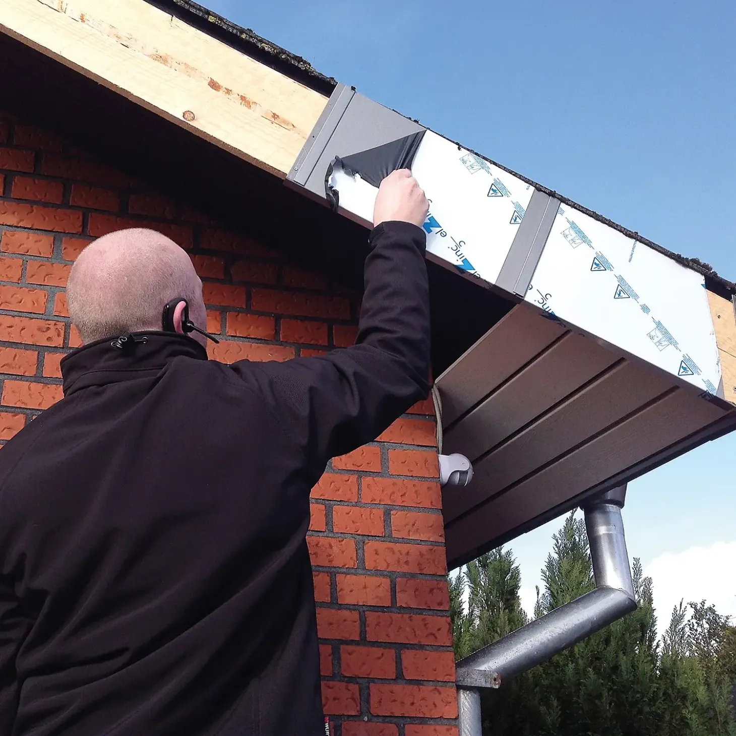 Bygtjek win stern 200 mm sort/alu - pk. m/5 stk. á 41 cm = 2,05 m