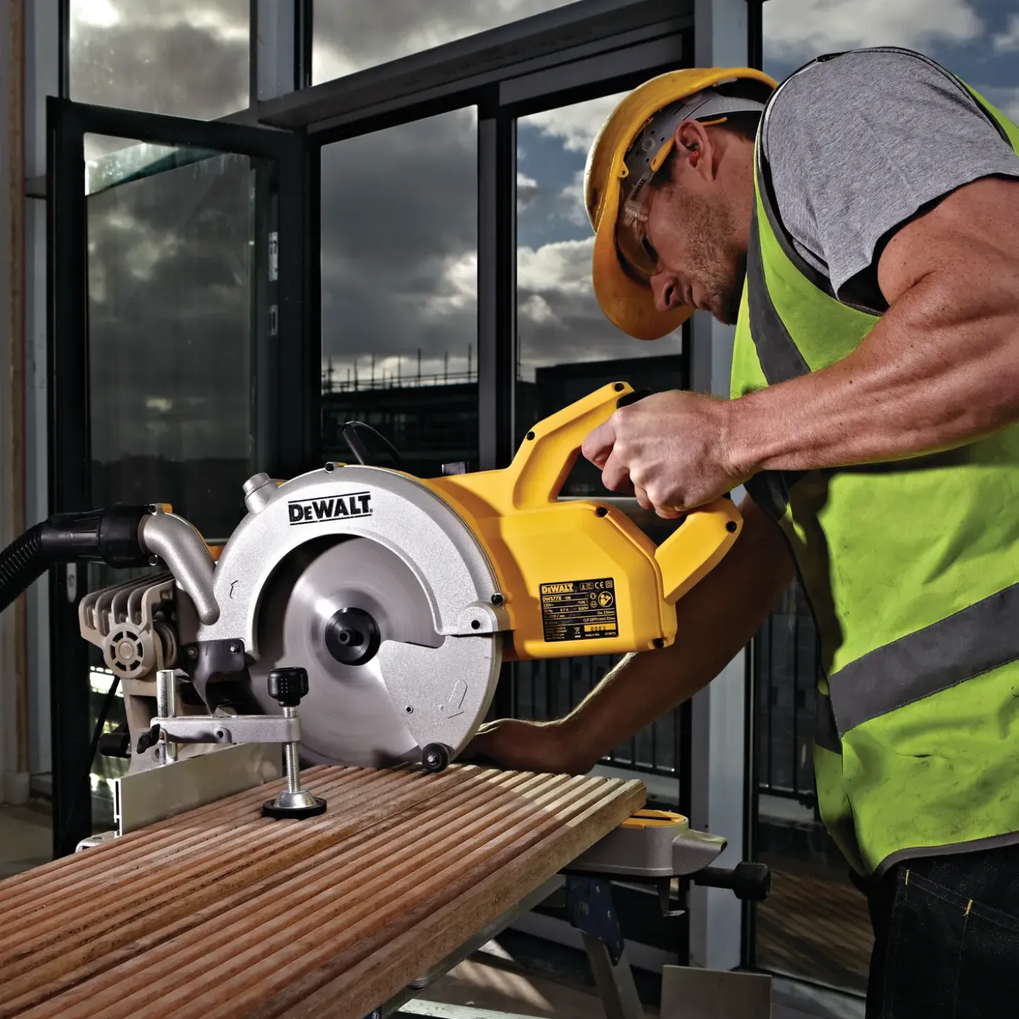 DeWALT DWS778 kap-/geringssav 1850 W Ø250 mm