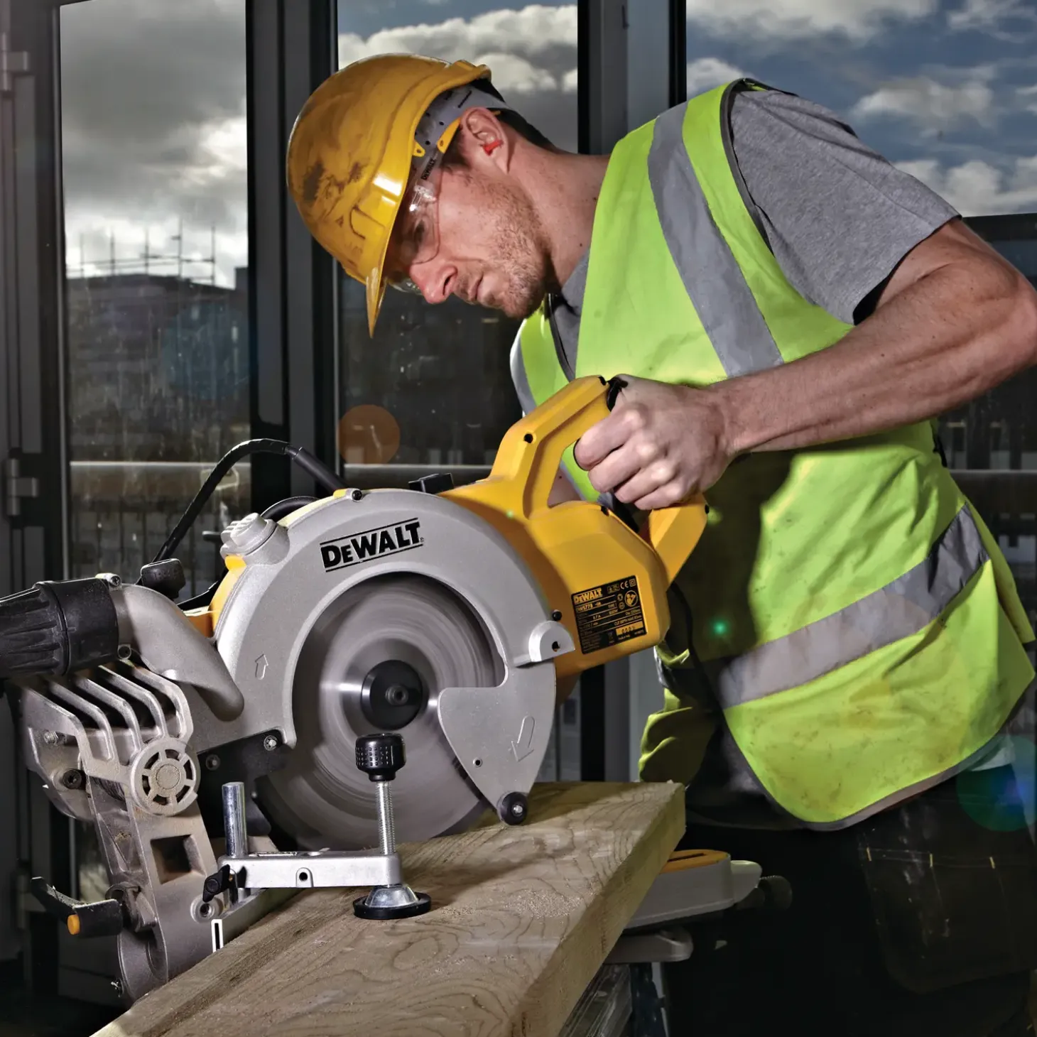 DeWALT DWS778 kap-/geringssav 1850 W Ø250 mm