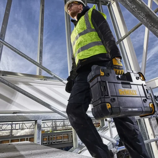 DeWALT DWST1-81078 TSTAK byggepladsradio med oplader