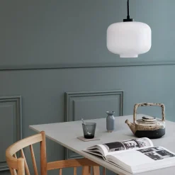 Dyberg Larsen Arp D25 pendel opal/sort