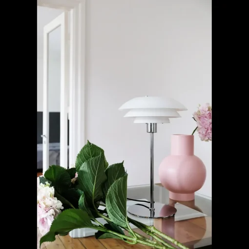 Dyberg Larsen DL31 bordlampe opal glas
