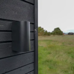 Dyberg Larsen Læsø udendørs væglampe up/down sort