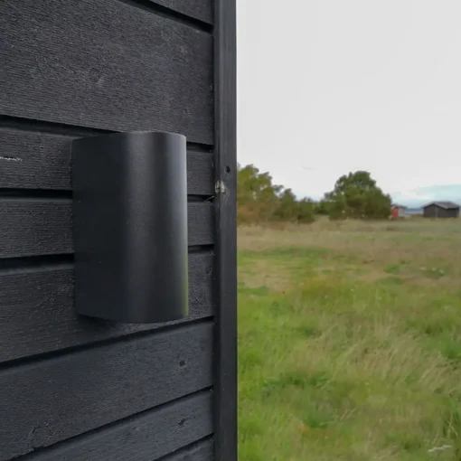 Dyberg Larsen Læsø udendørs væglampe up/down sort