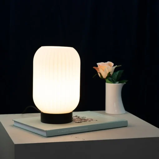 Dyberg Larsen riflet bordlampe E27 opal