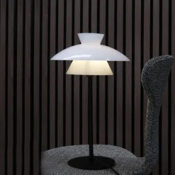 Dyberg Larsen Valby opal bordlampe 3 G9 sort