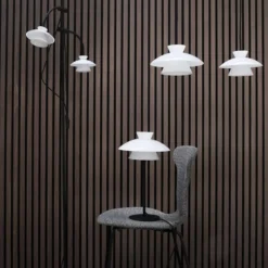 Dyberg Larsen Valby opal gulvlampe G9 sort