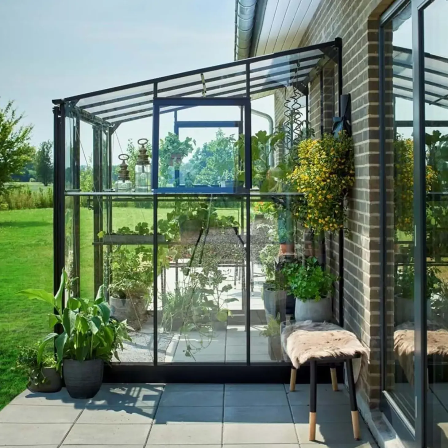 Halls Qube Lean-To 68 vægdrivhus sort med hærdet glas 4,7 m²