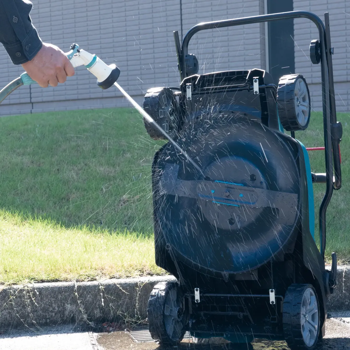 Makita LM003GZ 40V XGT® plæneklipper 38 cm solo