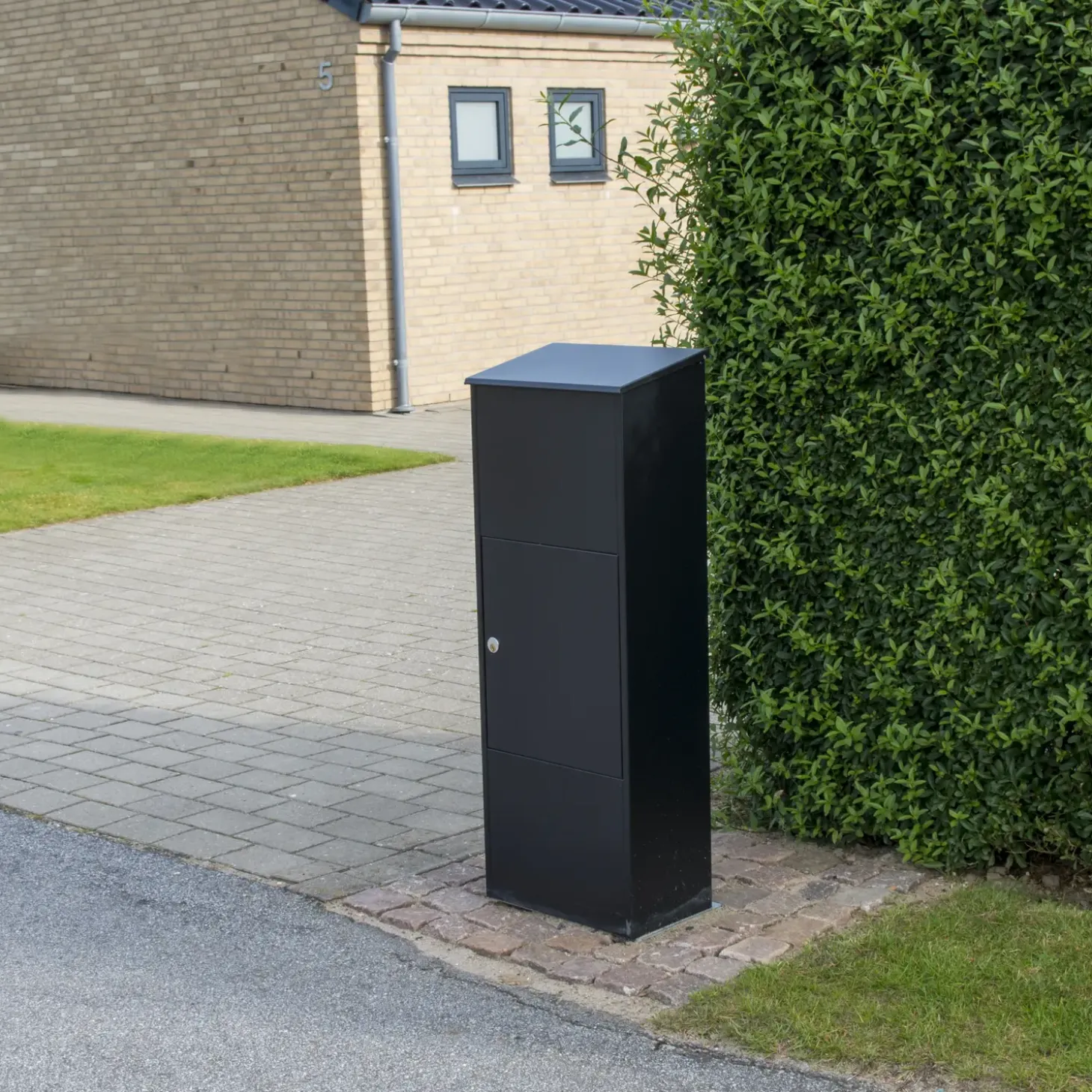 ME|FA pakkepostkasse Bosca med Ruko lås (408) sort