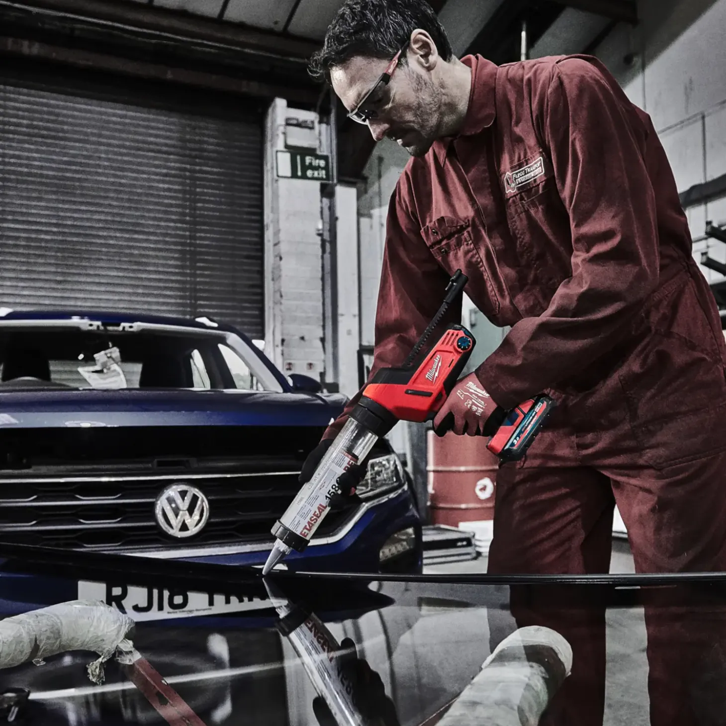 Milwaukee C18 PCG/600 18V fugepistol m/600 ml rør 1 x 2.0 Ah batteri og lader