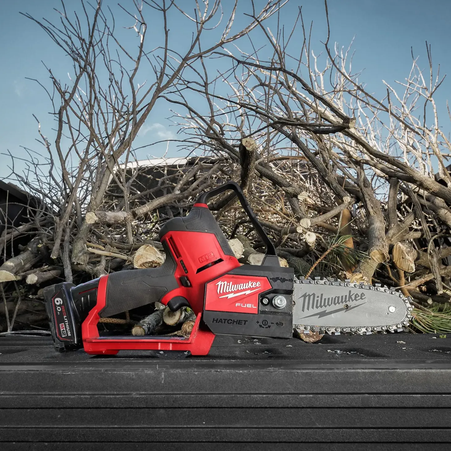 Milwaukee FHS-602X kædesav M12 inkl. 2x6,0 Ah batterier, lader og HD box