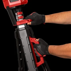 Milwaukee M18 SAL-0 18V arbejdslampe på stativ solo