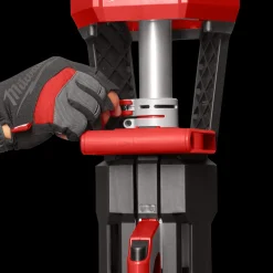 Milwaukee M18 SAL-0 18V arbejdslampe på stativ solo