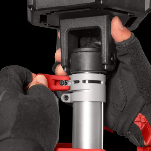 Milwaukee M18 SAL-0 18V arbejdslampe på stativ solo