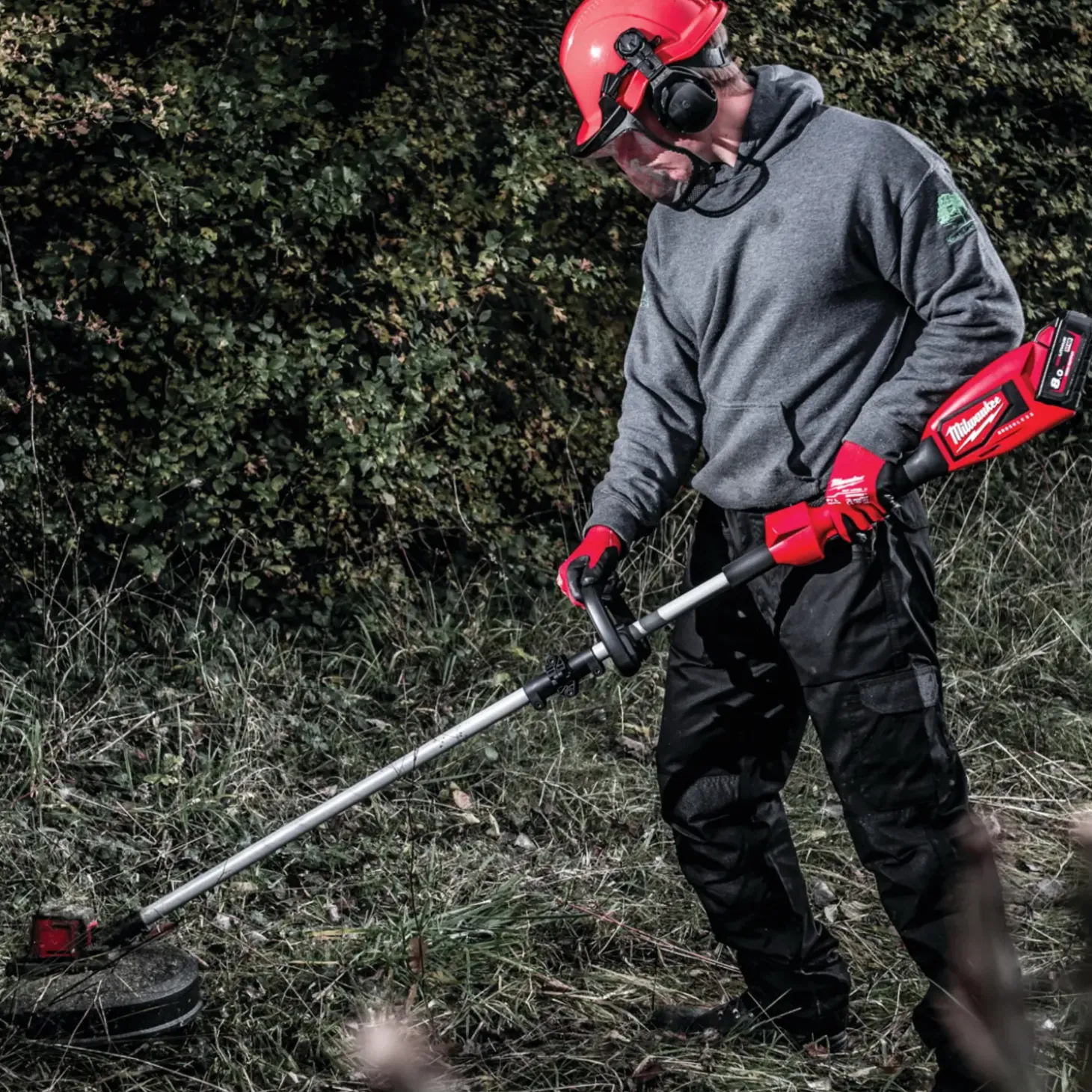 Milwaukee PowerPack M18 FPP2OPL1-501 løvblæser, græstrimmer inkl. 1x5,0 Ah batteri og hurtigoplader