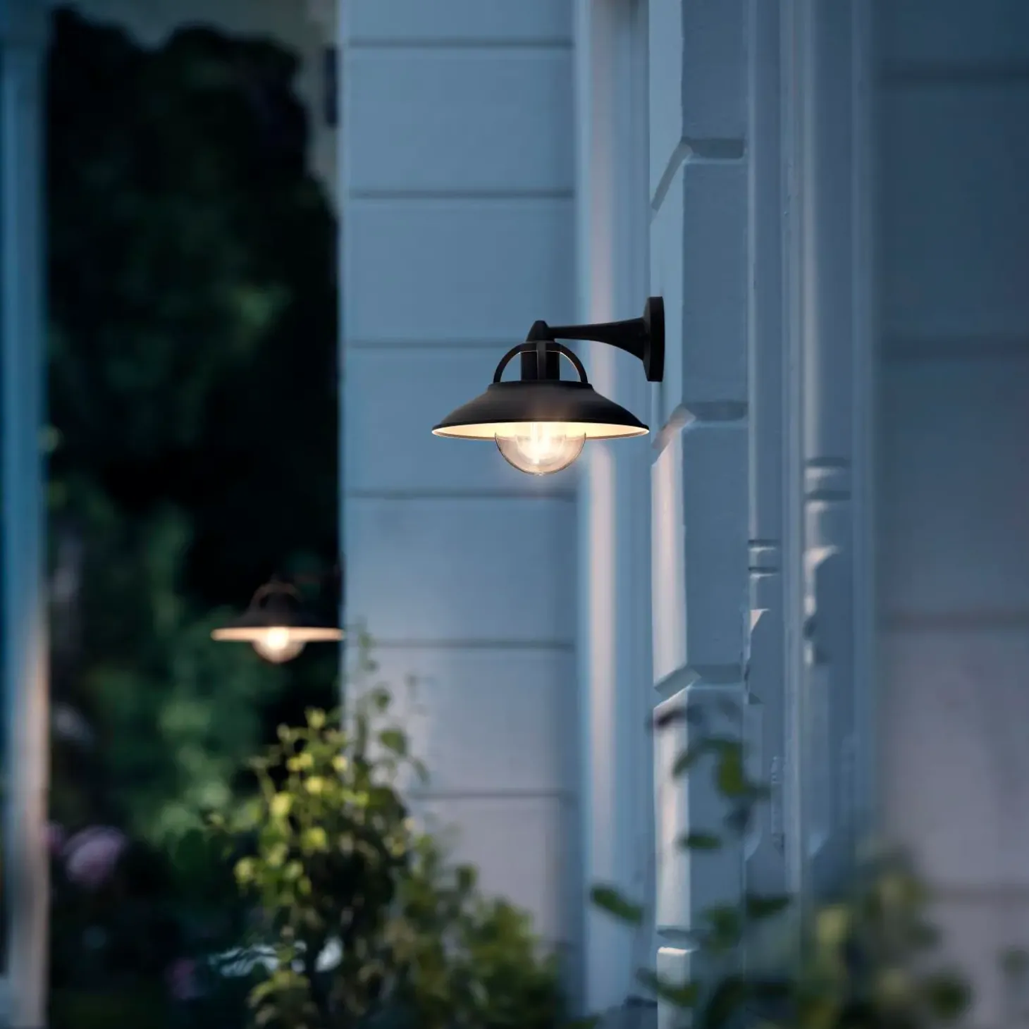 Philips Cormorant udendørs væglampe sort