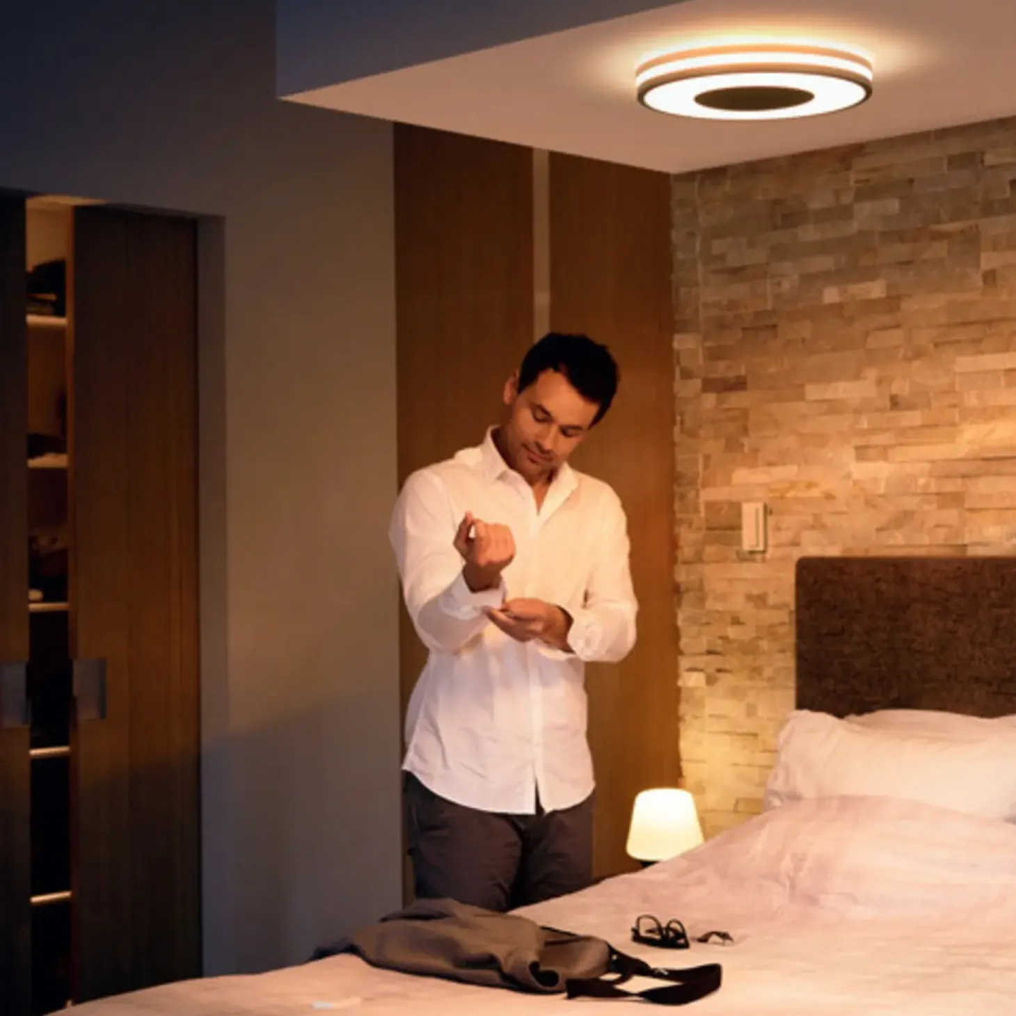 Philips Hue Being loftslampe LED sort