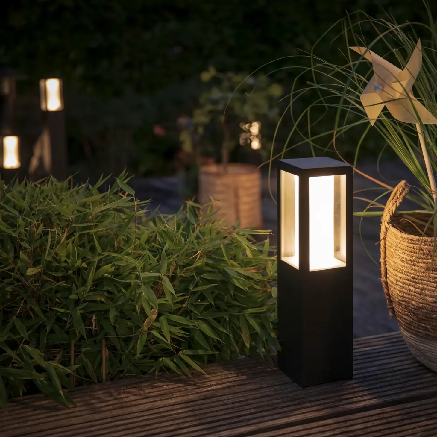 Philips Hue Impress udendørs piedestal 2x8W sort