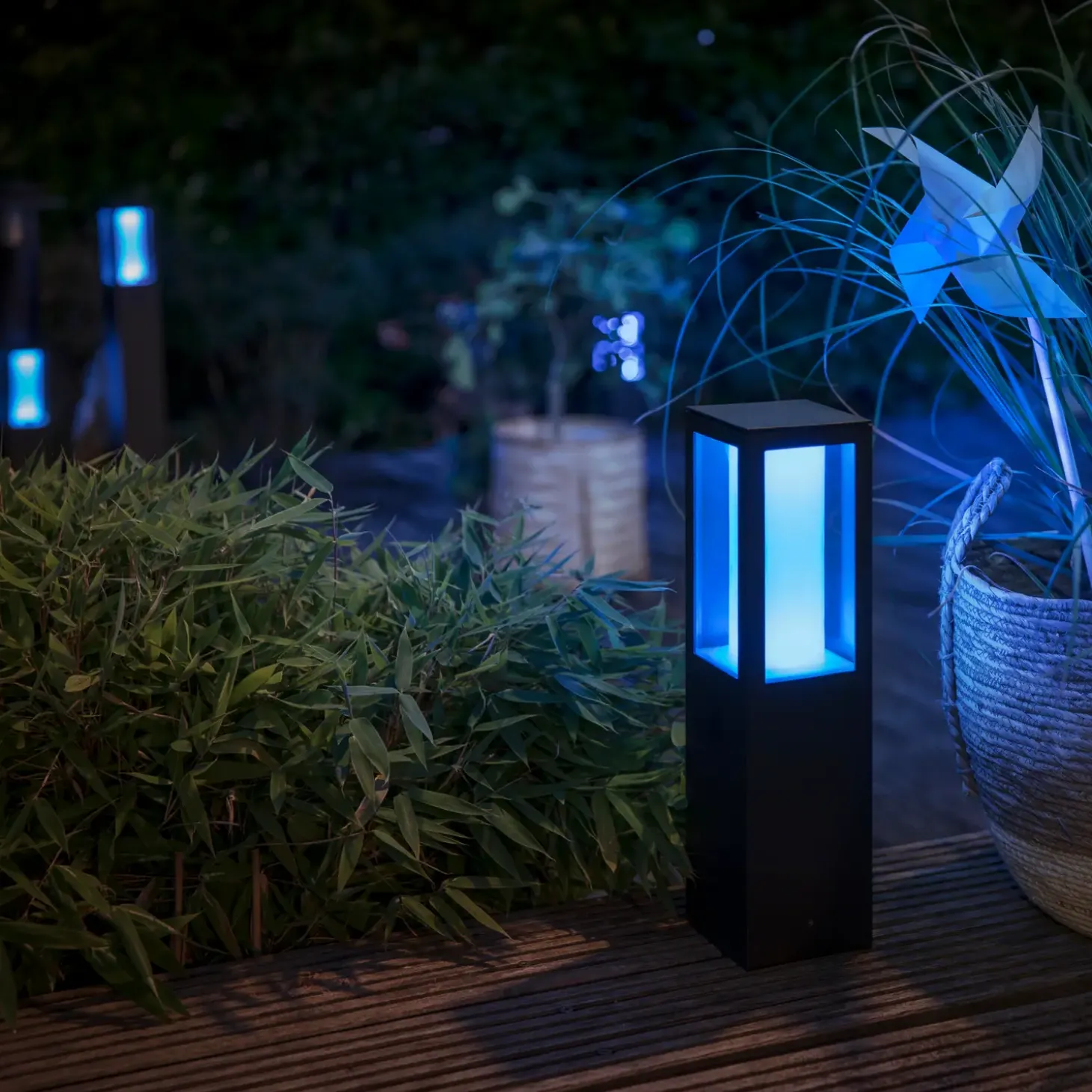 Philips Hue Impress udendørs piedestal 2x8W sort