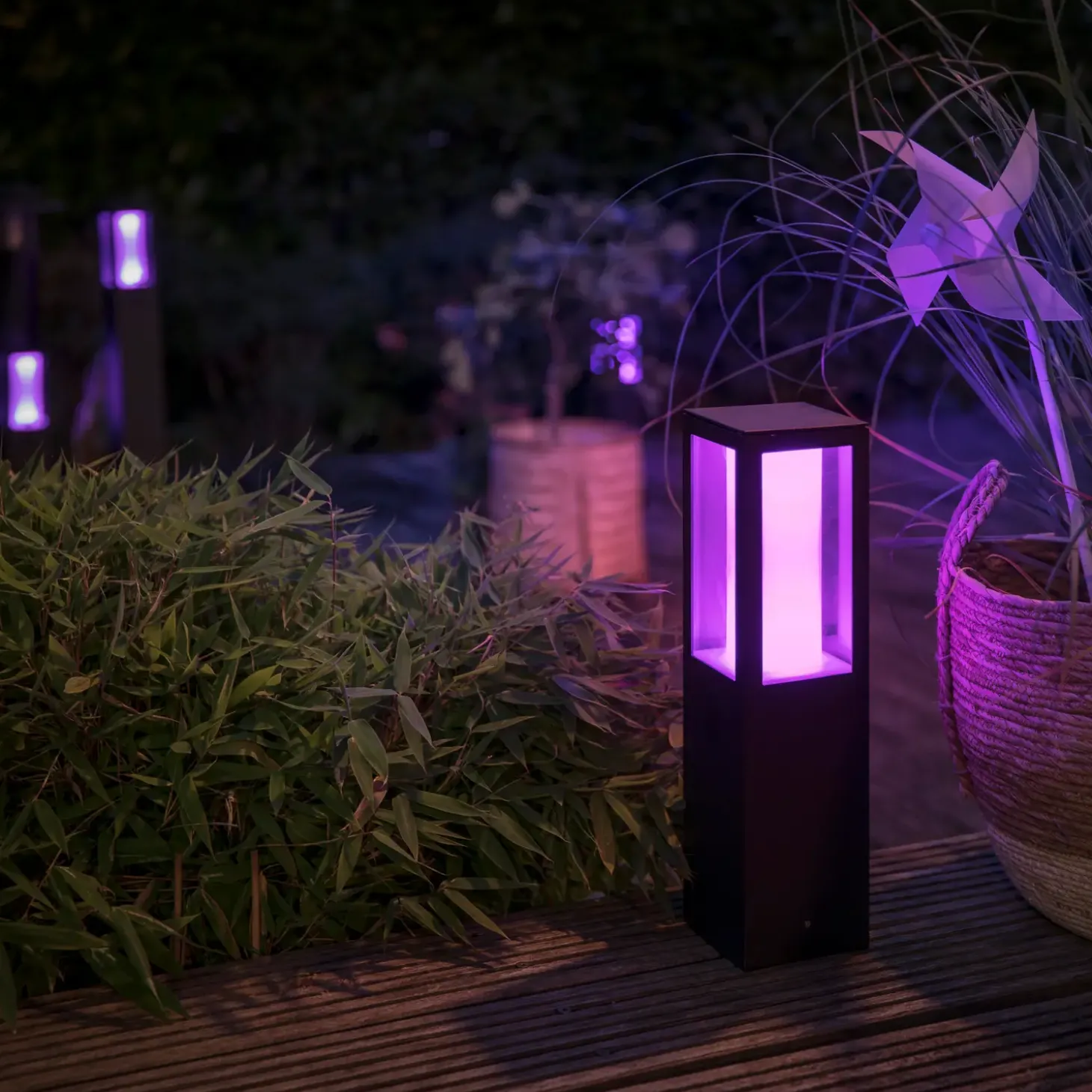 Philips Hue Impress udendørs piedestal 2x8W sort