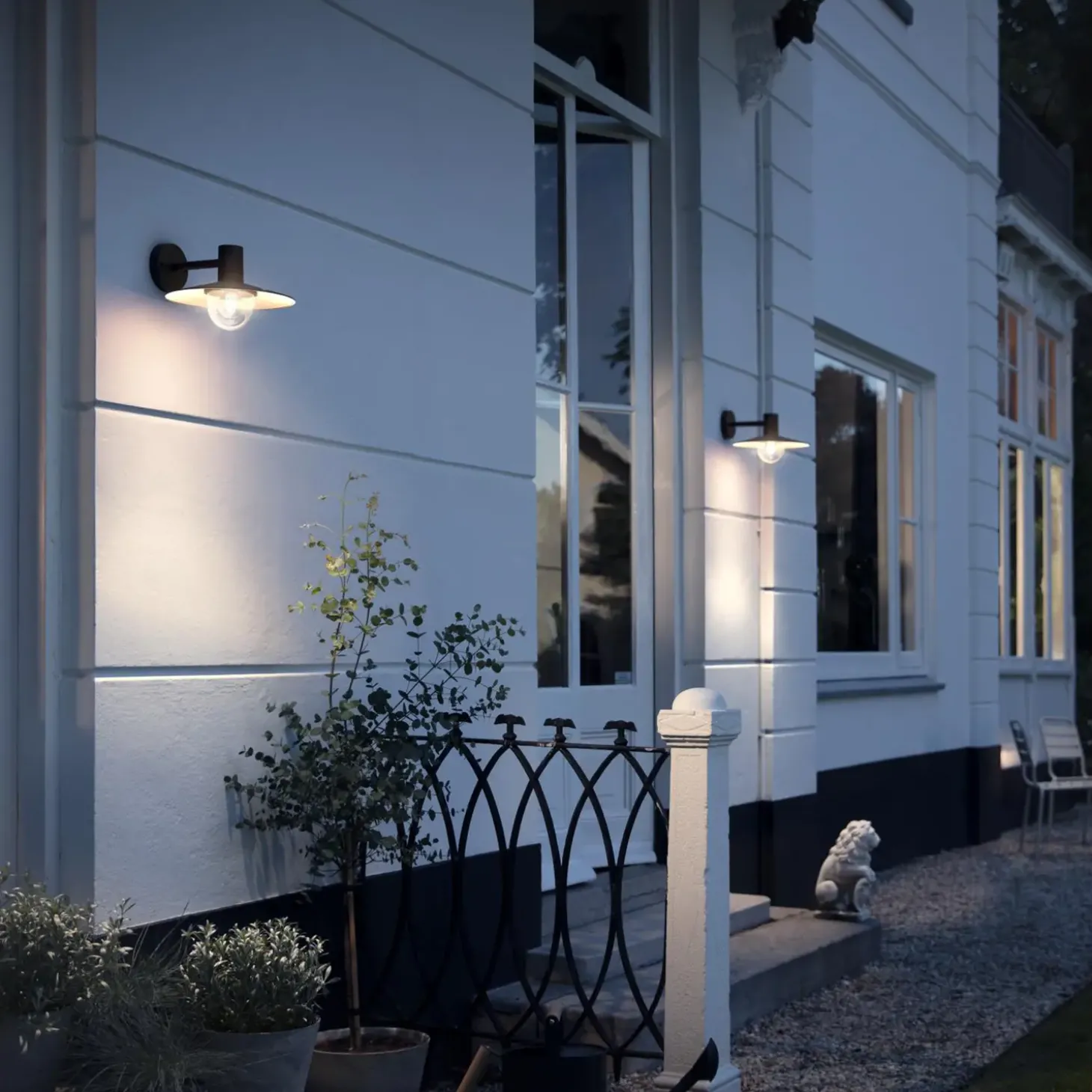 Philips Skua udendørs væglampe sort