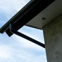 Plastmo tagrende nr. 10, 6 m sort