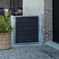 PLUS Artura komposit enkeltlåge 115×95 cm venstrehængt m/stolper til nedstøbning