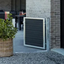 PLUS Artura komposit enkeltlåge 115×95 cm venstrehængt m/stolper til nedstøbning