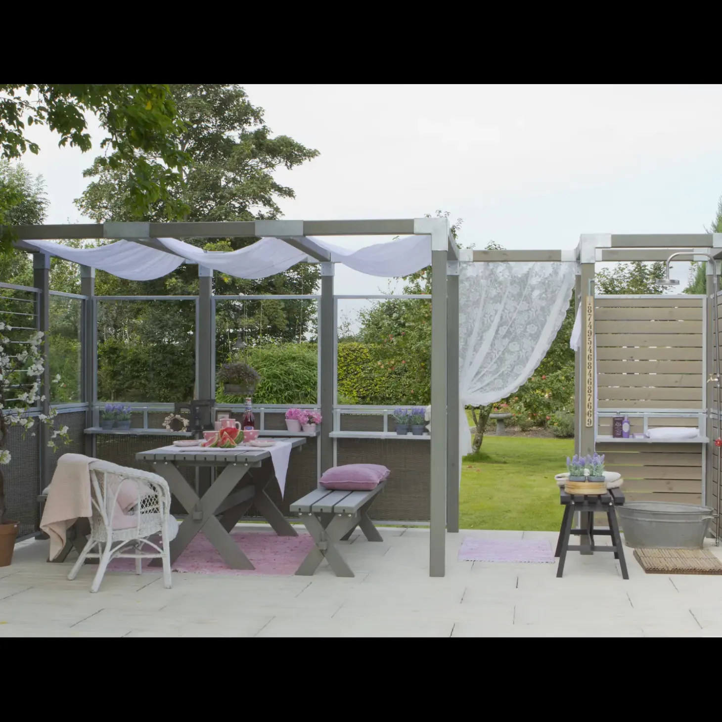 Plus Cubic hjørnebeslag t/stolpe enkelt sort