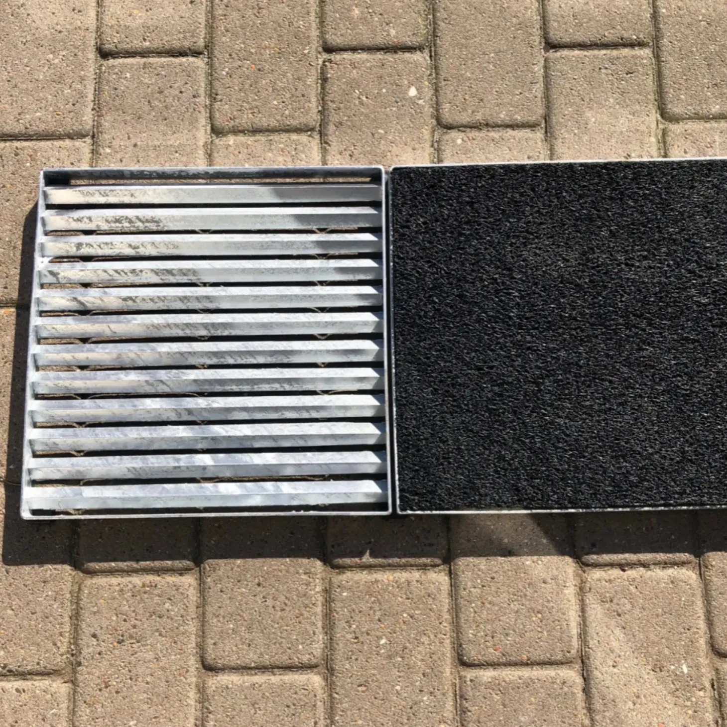 Plus Cubic rist sort 2 stk - 40x40x3,5 cm