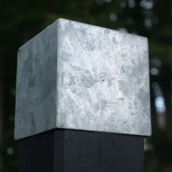 Plus Cubic stolpehat 71x71 mm varmgalvaniseret
