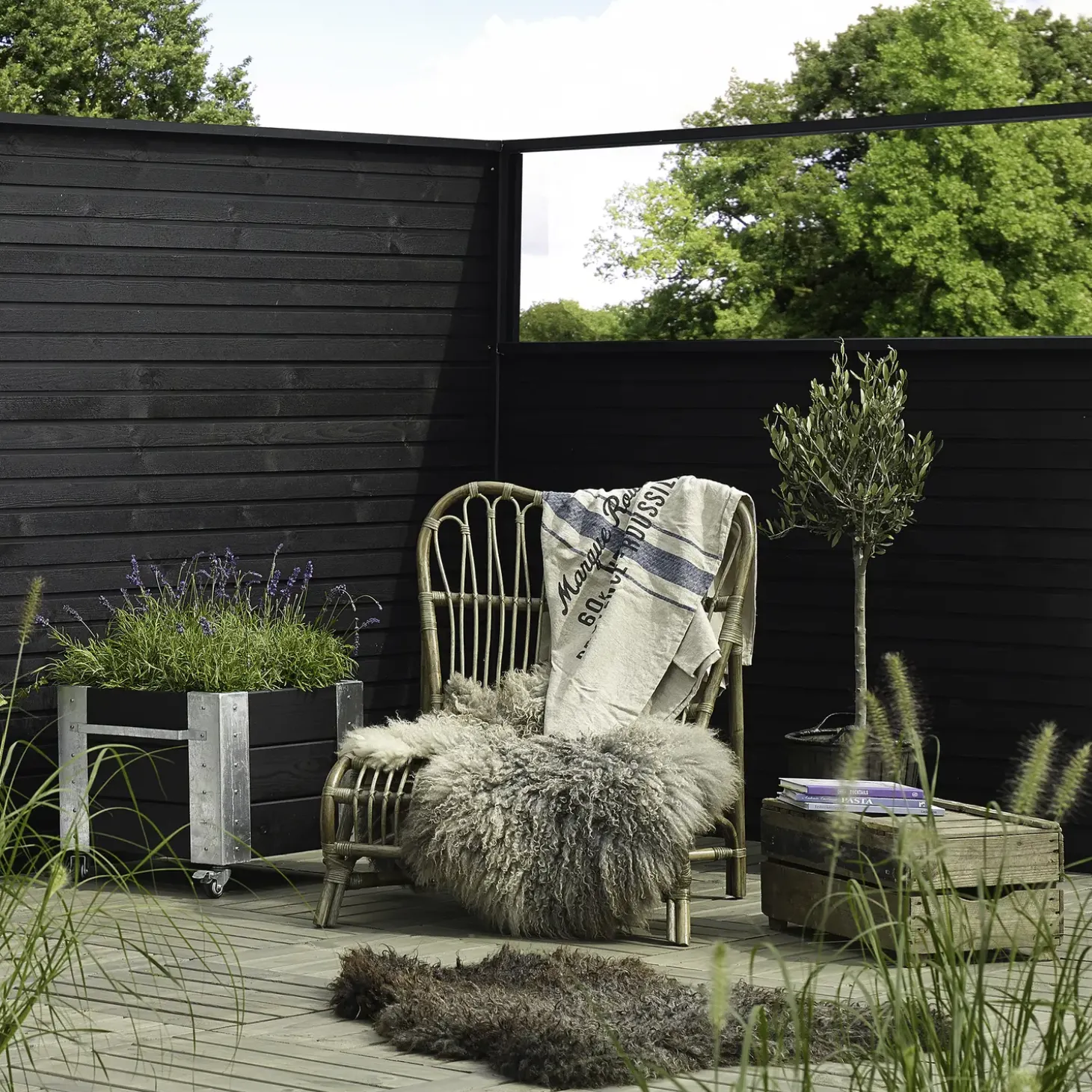 Plus Plank profilhegn 174x91 cm sort