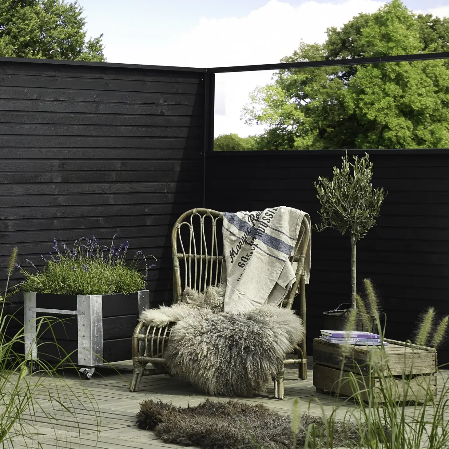 Plus Plank profilhegn 174x91 cm sort