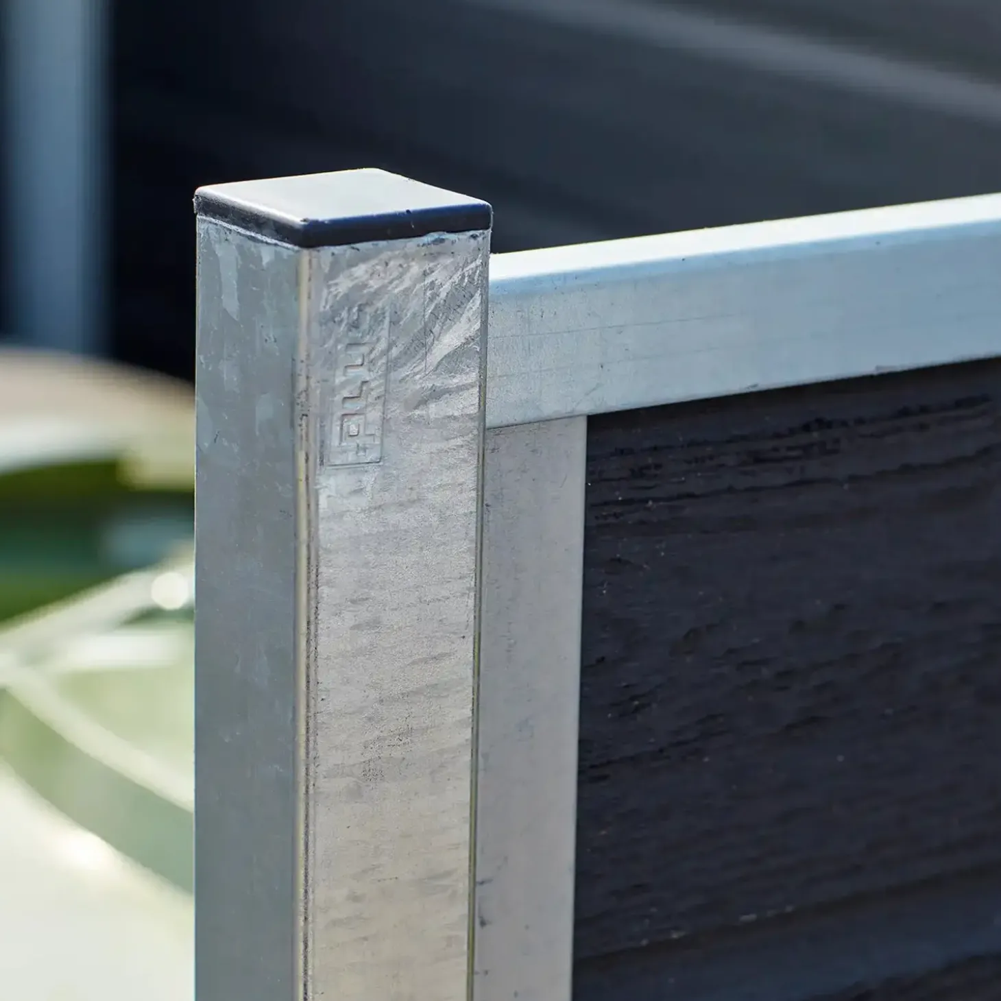 PLUS Renovationsskjul Artura m/stålstolper til nedstøbning