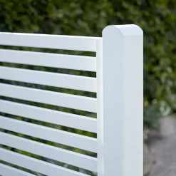 Plus Tokyo renovationsskjuler m/træstolper t/nedgravning hvid