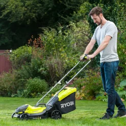 Ryobi kombisæt 18V ONE+ plæneklipper/græstrimmer 4,0Ah batteri og lader