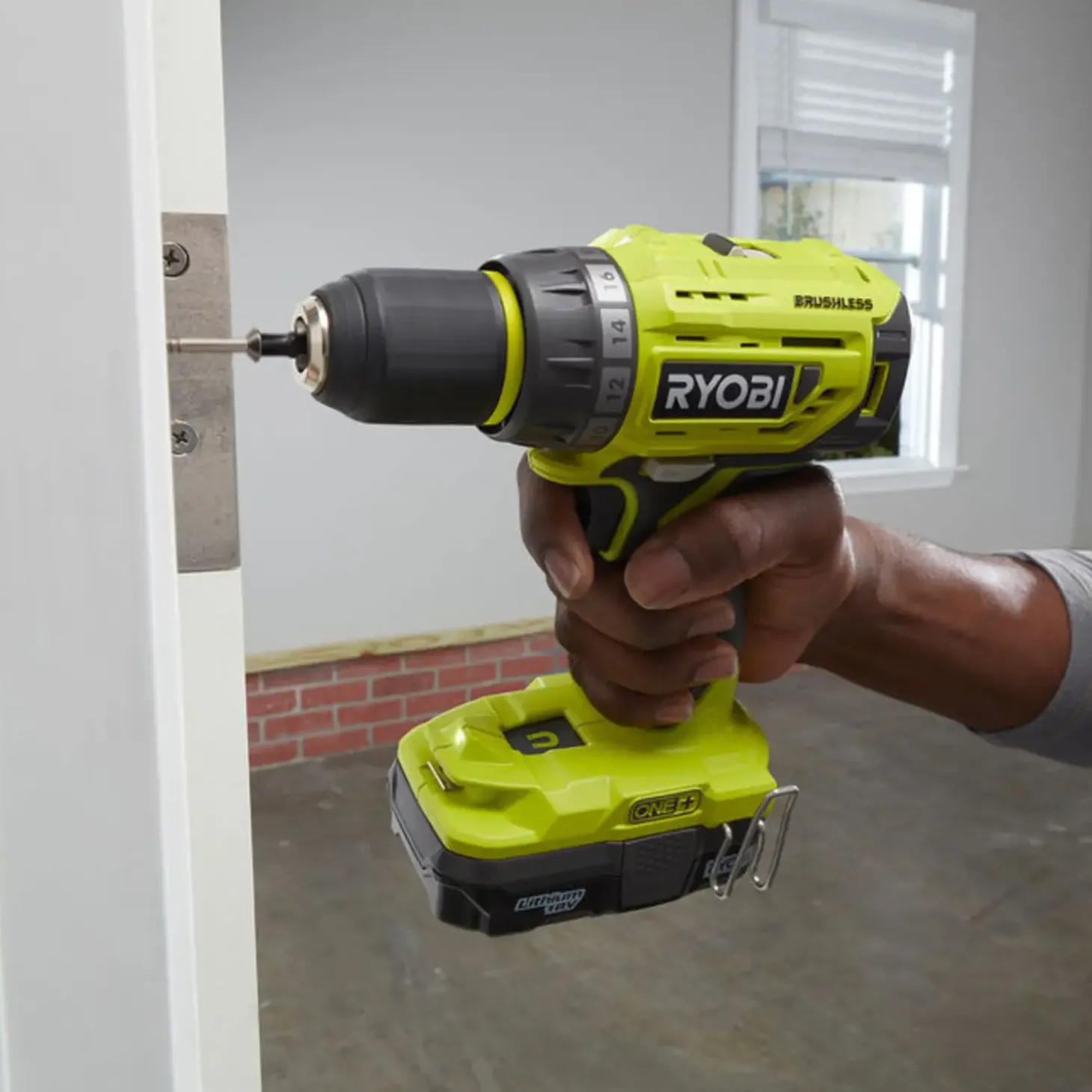 Ryobi R18DD7-220S bore-/skruemaskine 18V ONE+ 2x2,0 Ah