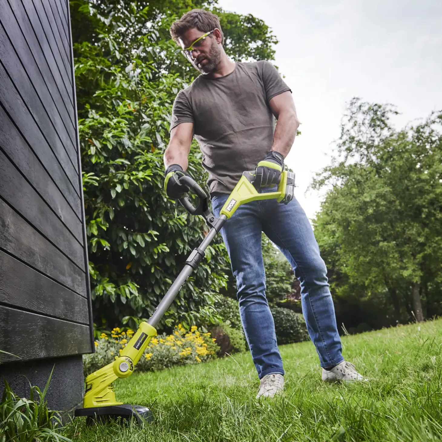 Ryobi RLT183240F græstrimmer 18V ONE+ inkl 4,0 Ah batteri og lader