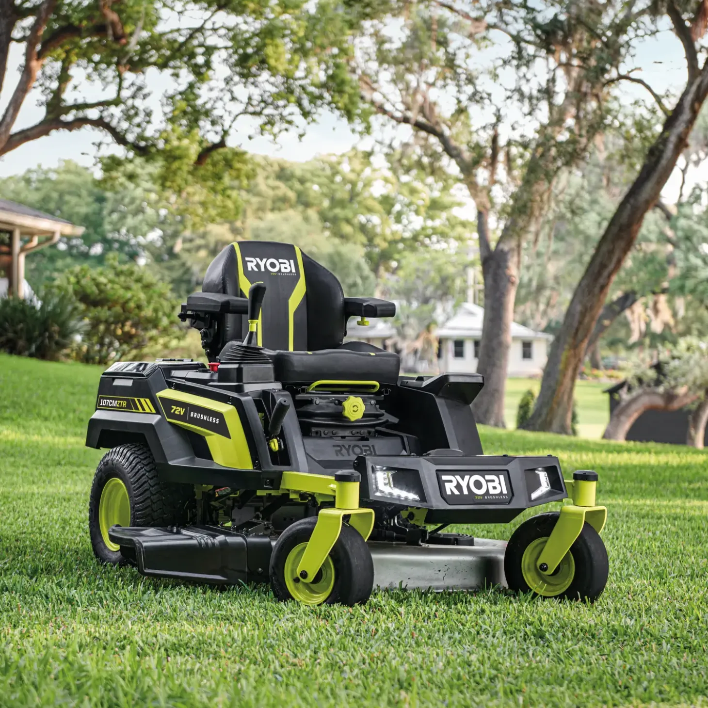 Ryobi RY72ZTRX107-210 72V 107 cm zero turn plæneklipper 2x10 Ah batt.