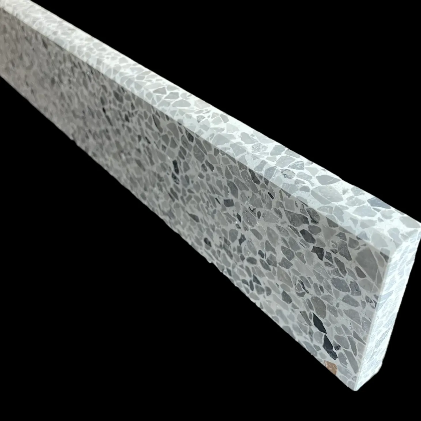 Terrazzo sokkelliste reykjavik slebet overflade og top med fas 40x1,5x7,5 cm