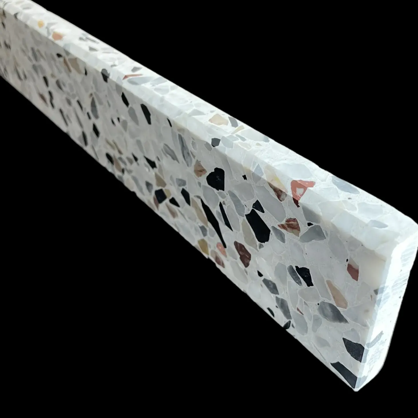 Terrazzo sokkelliste skagen slebet overflade og top med fas 40x1,5x7,5 cm