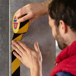 Tesa® Signal Premium advarelsestape 50 mm x 66 m rød/hvid