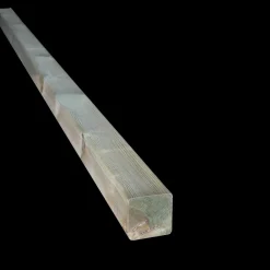 Tømmer høvlede stolper trykimprægneret 70 x 70 mm x 2,4 m