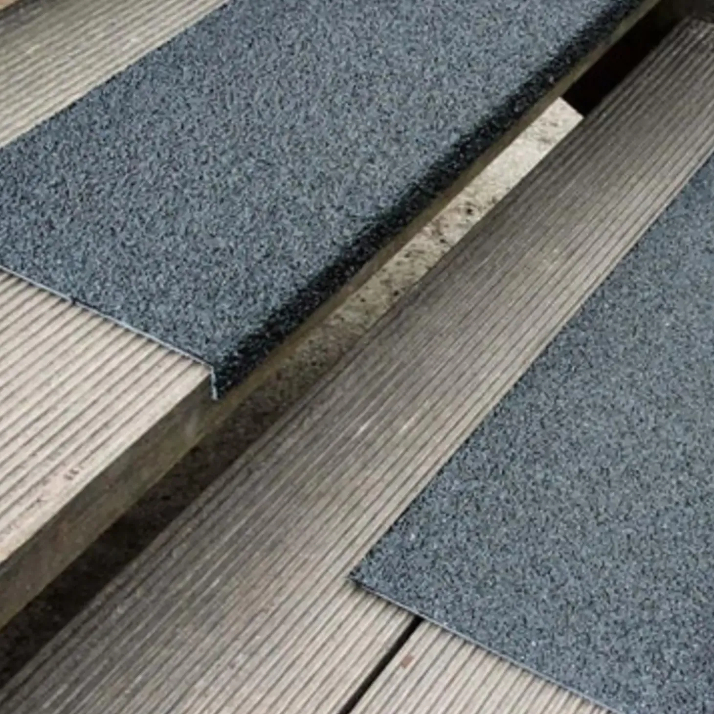 Trappetrin grp skridsikker grov 230x30x600 mm sort