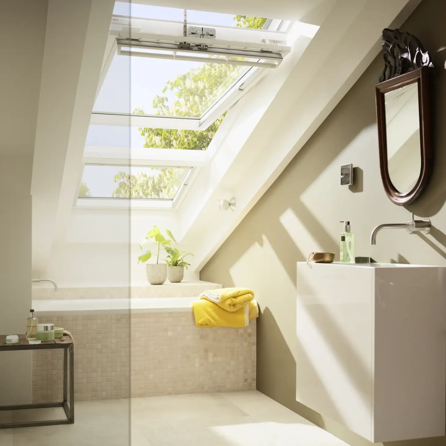 Velux GGU MK08 006821 fjernbetjent vippevindue hvid polyurethan 78x140 cm